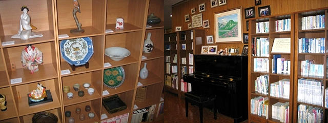  traditional crafts exhibition room “Snow, moon, and flowers,”Book Corner Makinoto Library